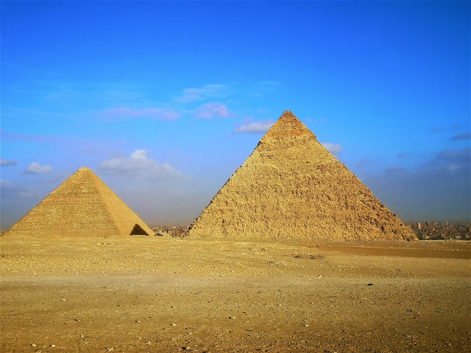 The pyramids of Giza under a clear sky